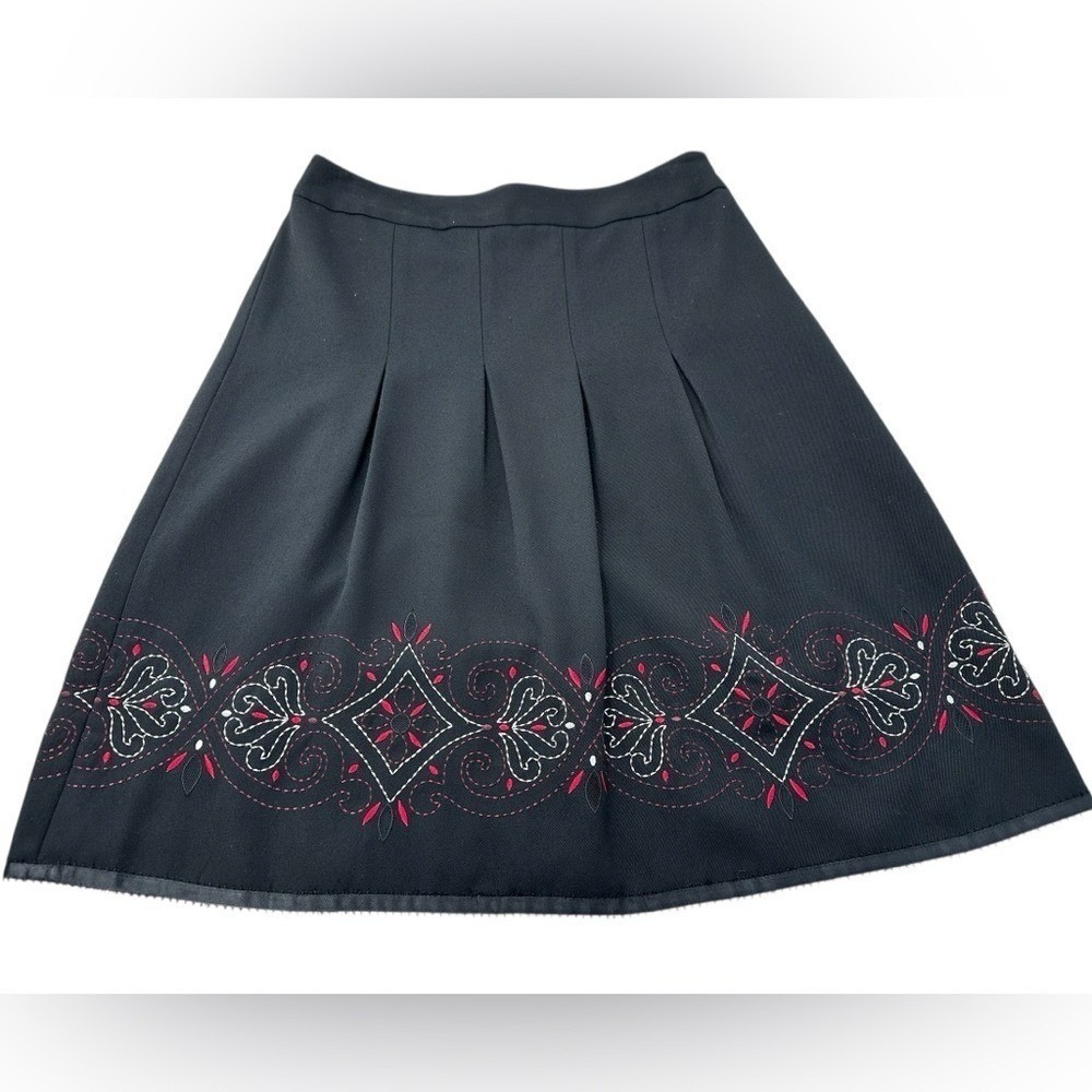 Ann Taylor LOFT‎ Skirt A-Line Pleated Black Embroidered Hem Women's Size 0